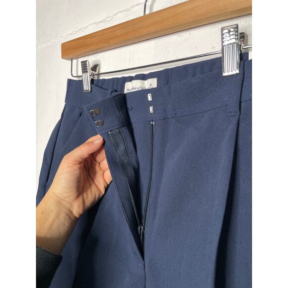 NEW Abercrombie & Fitch Womens Navy Pleated Shorts Size Small High Rise Trouser - Picture 4 of 7